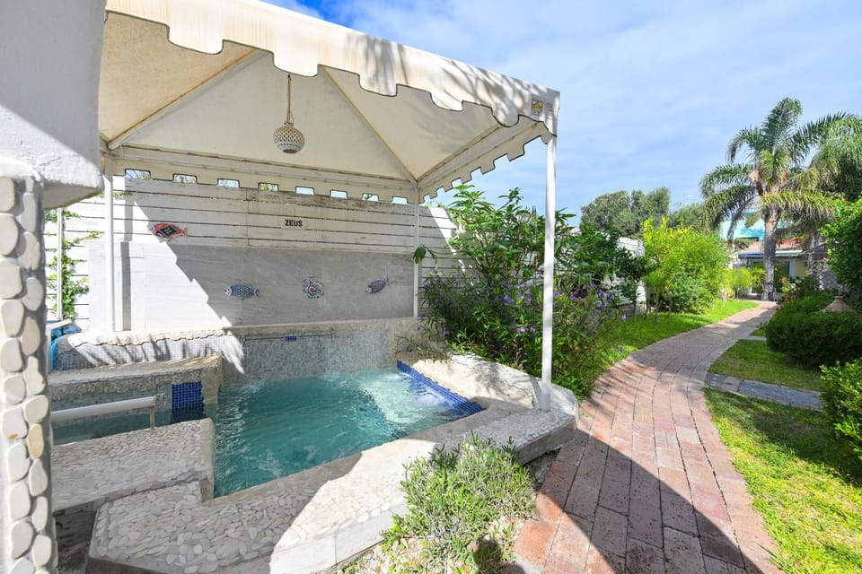 Garden, Swimming pool