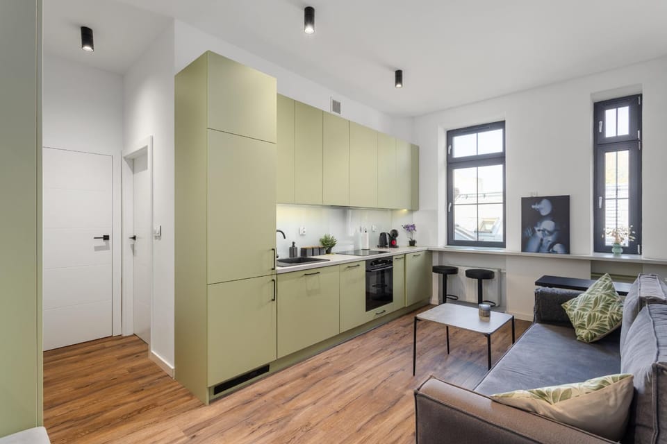 Kitchen or kitchenette, Living room, Seating area, Dining area