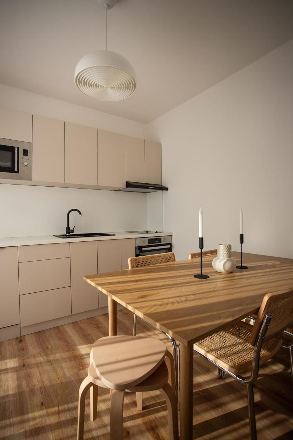 Kitchen or kitchenette, Dining area, stove