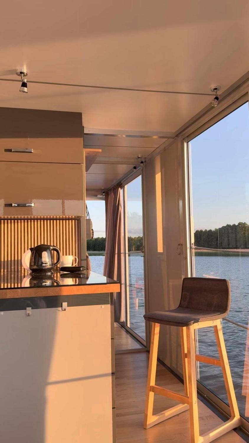 Houseboat Villa Marina- domek na wodzie Docked boat in Poland