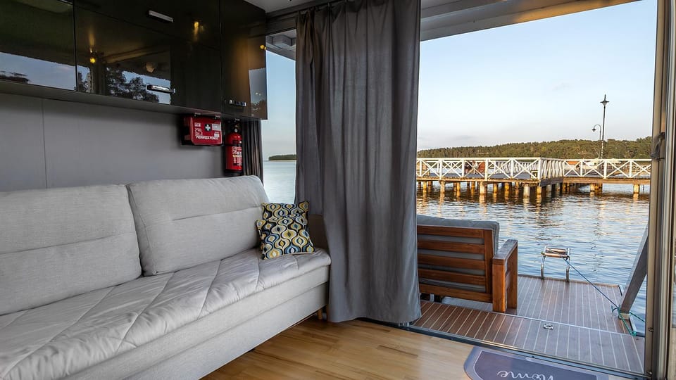 Houseboat Villa Marina- domek na wodzie Docked boat in Poland