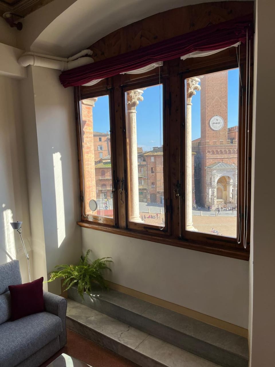Via Banchi di Sotto, 8 - Piazza del Campo Apartment in Siena