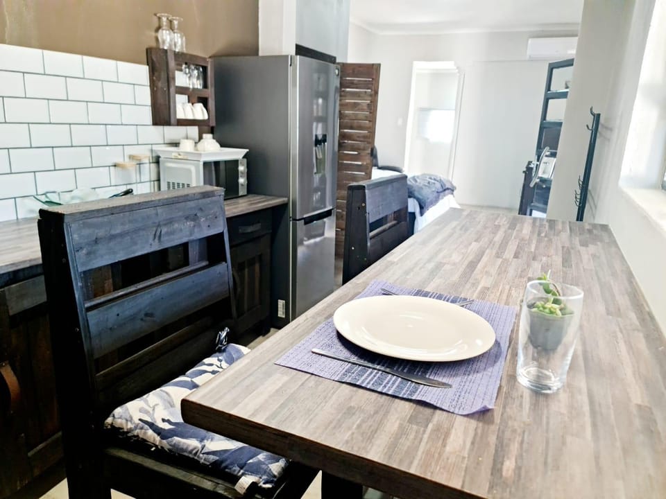 Kitchen or kitchenette, Seating area
