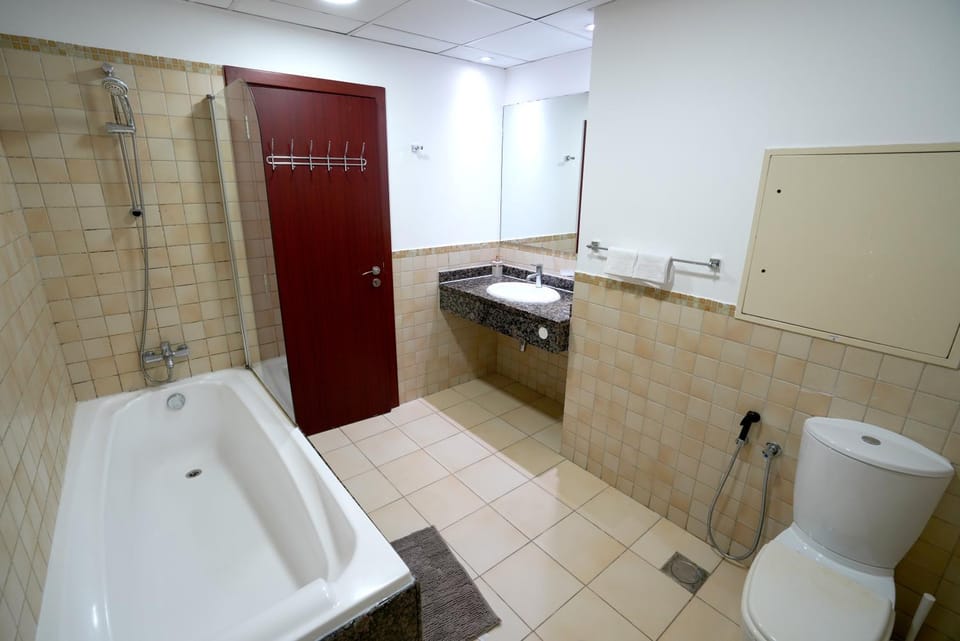 Shower, Toilet, Bathroom, Bath, towels