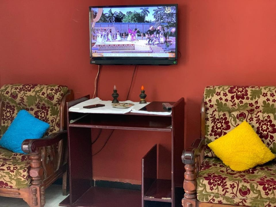 Communal lounge/ TV room, TV and multimedia, Seating area