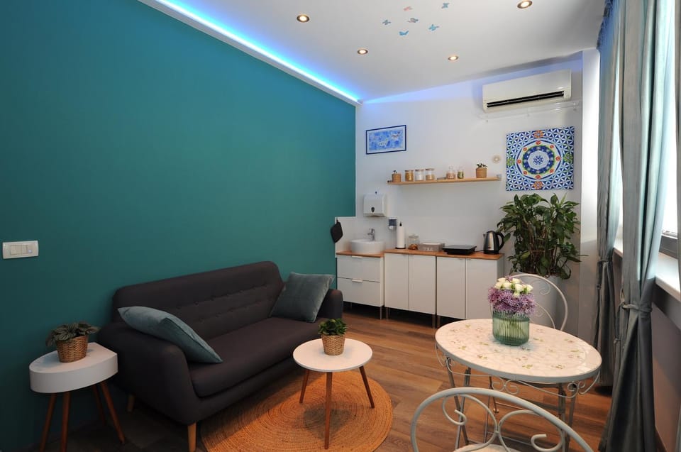 Kitchen or kitchenette, Living room