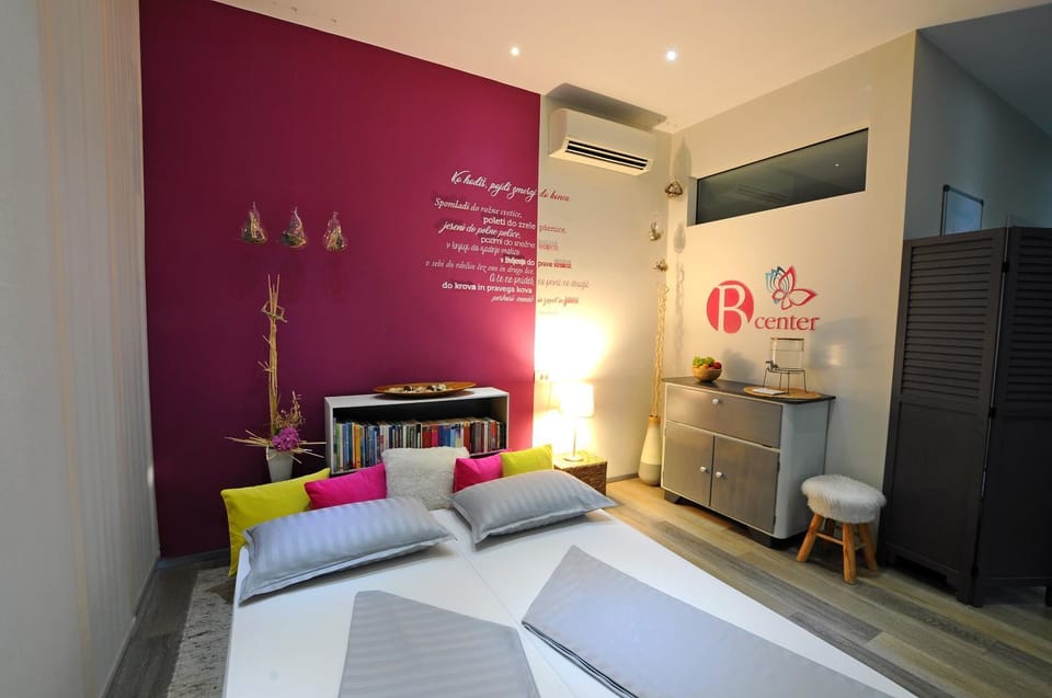 Bed, Photo of the whole room, air conditioner