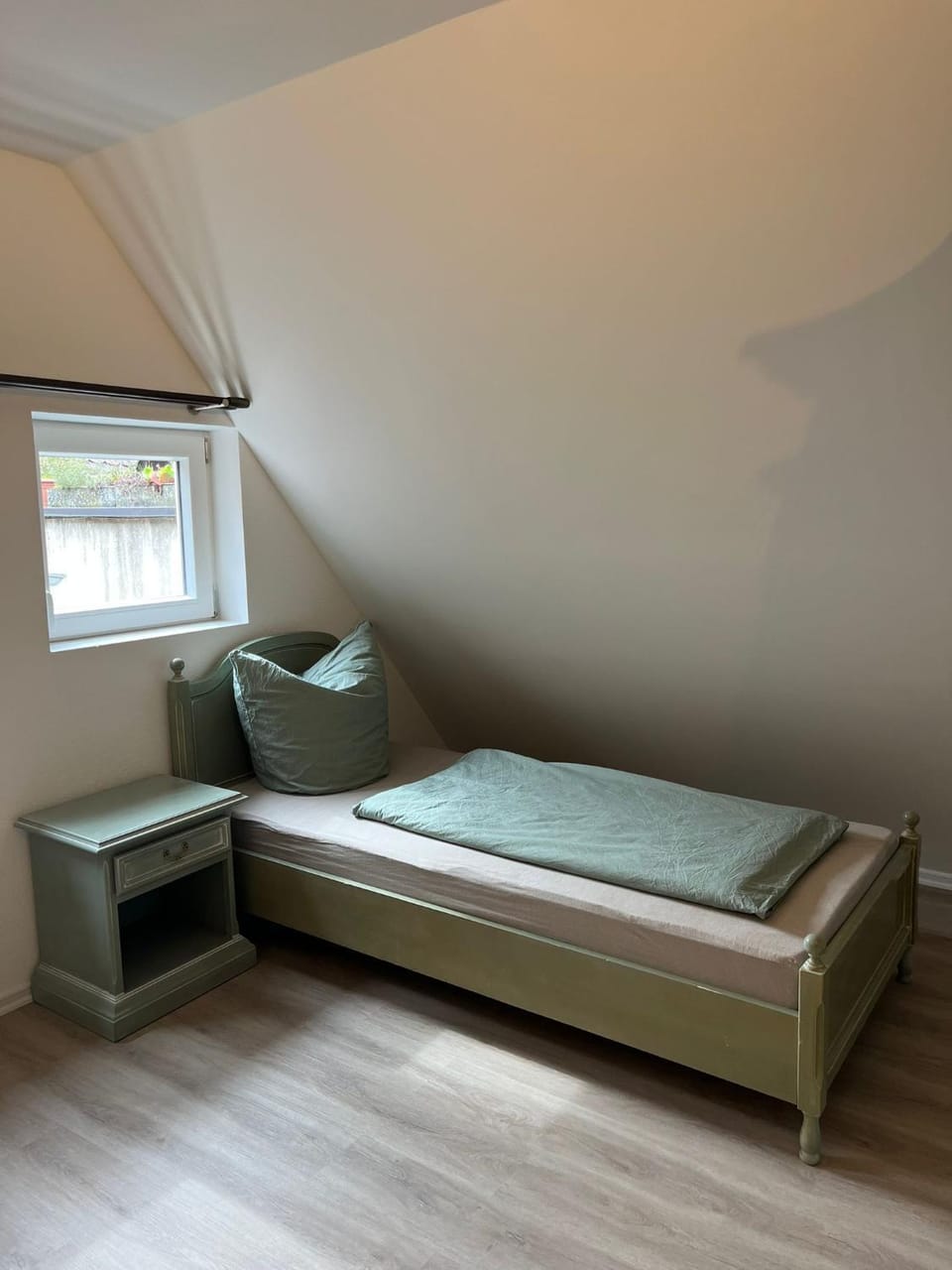 Bed, Seating area, Bedroom