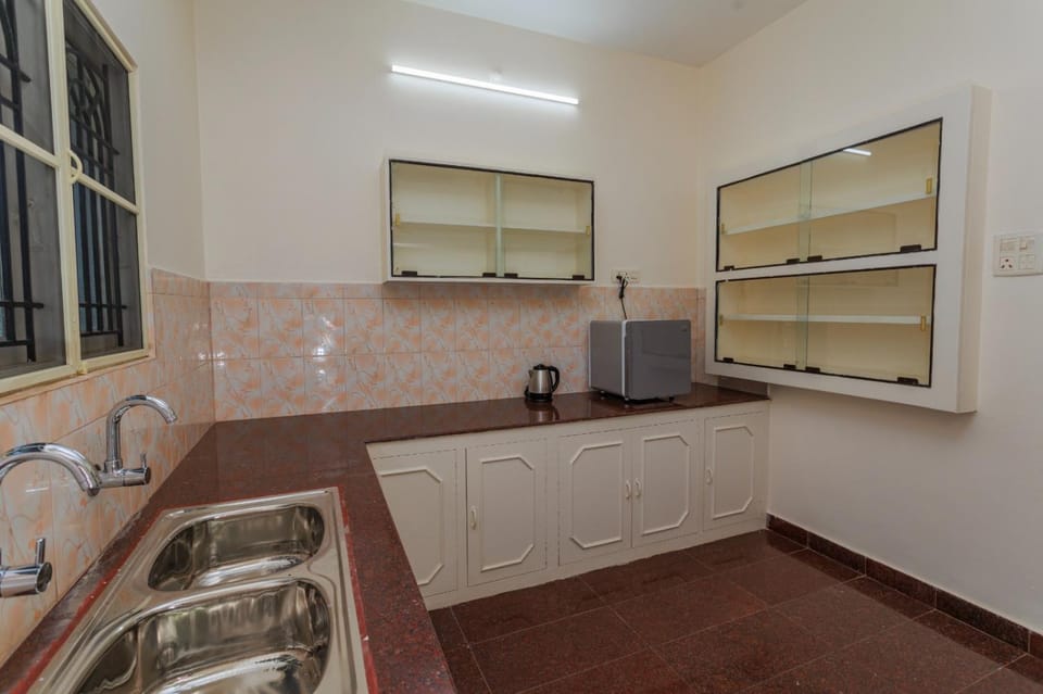 Kitchen or kitchenette, kitchen