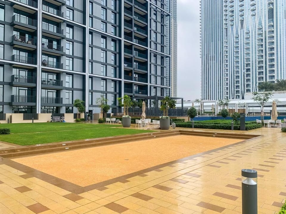 Modern 1 BR in Creek Edge Ideal Family Living Apartment in Dubai