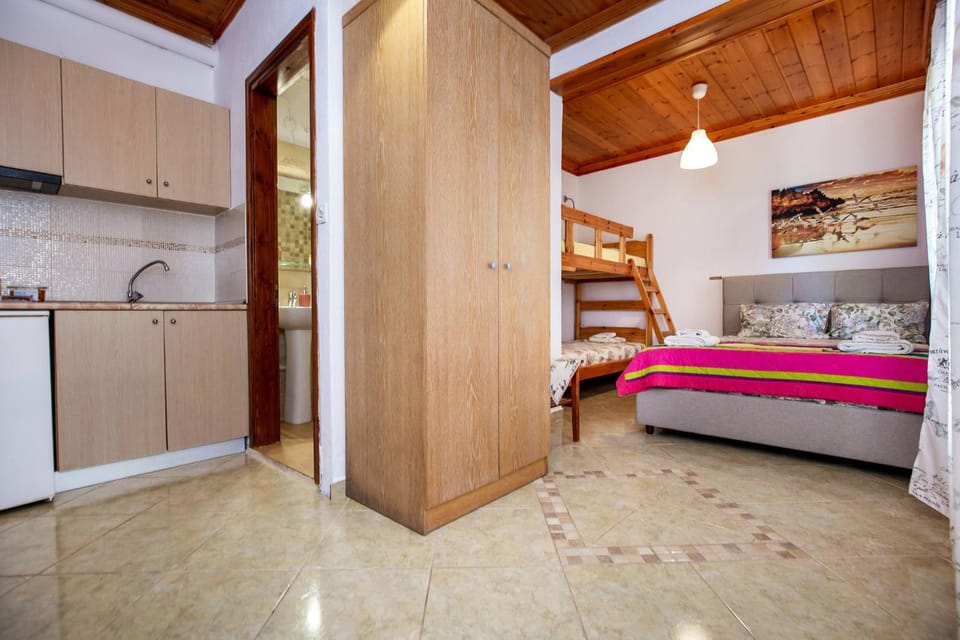 Emilia's House Apartment in Thasos