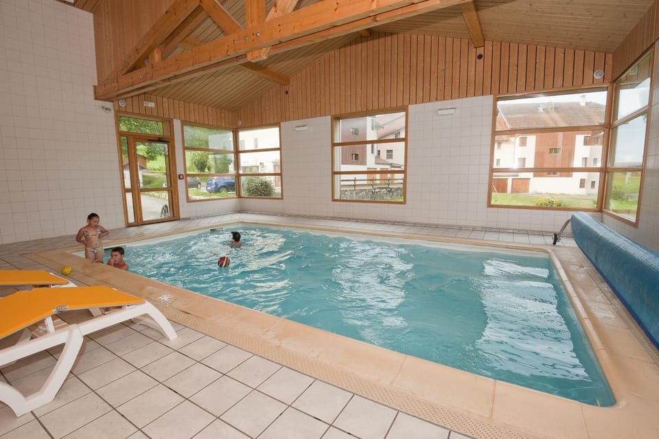 Swimming pool, group of guests