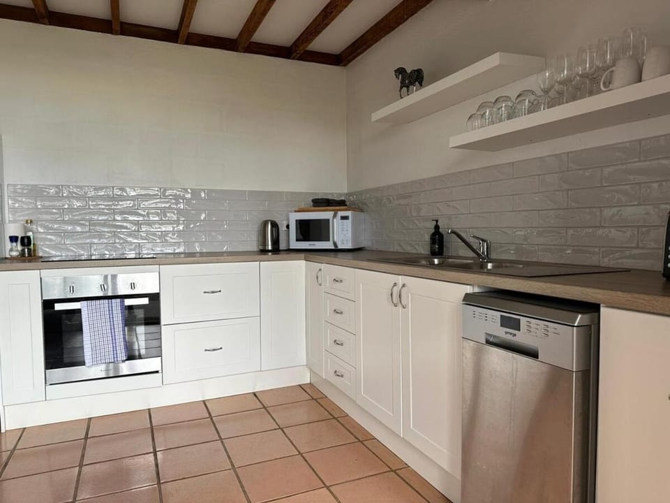Maleny-Montville Cottages #2, 2 bed with ocean views Chalet in Balmoral Ridge