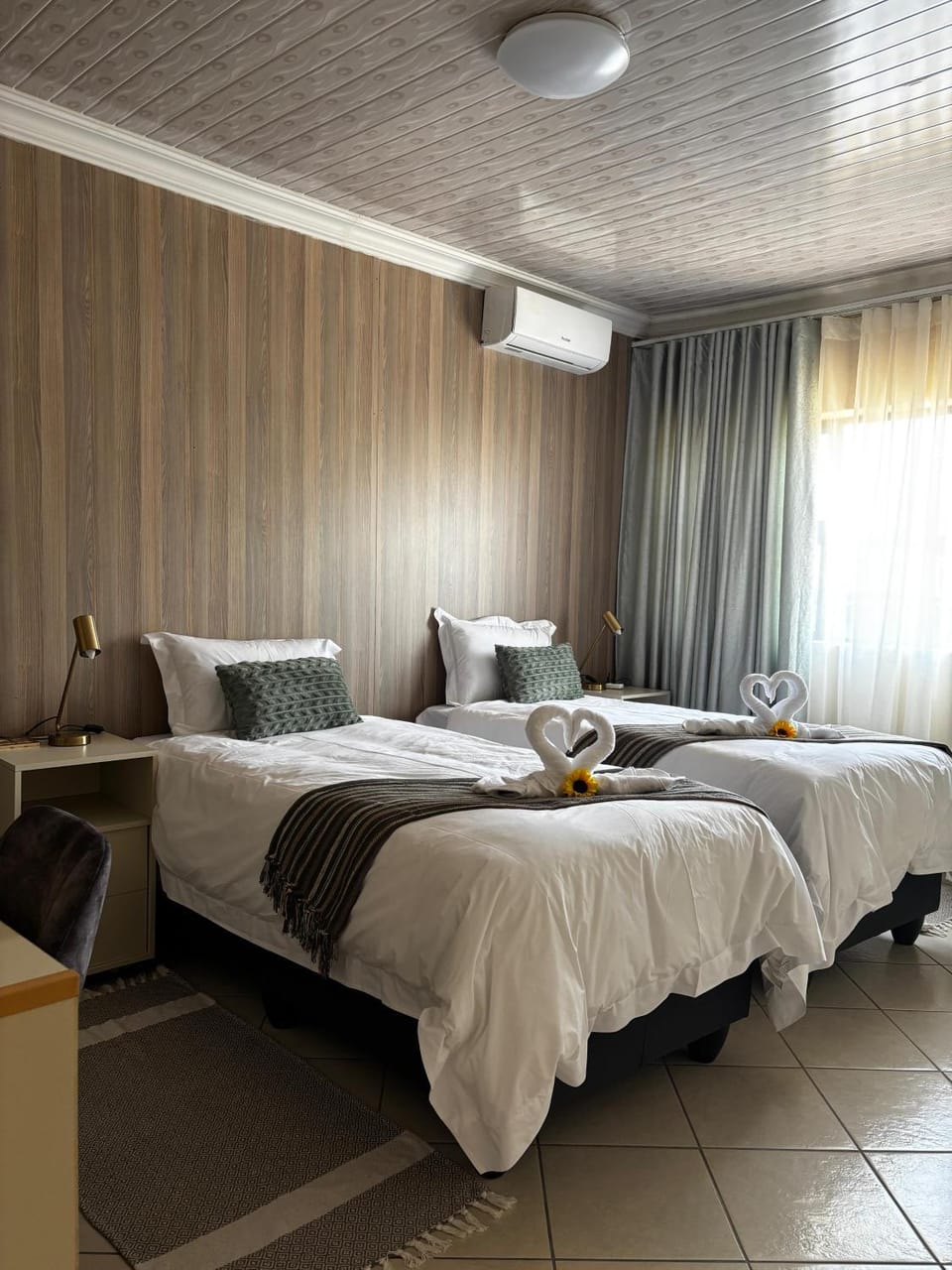 Bed, Bedroom, air conditioner