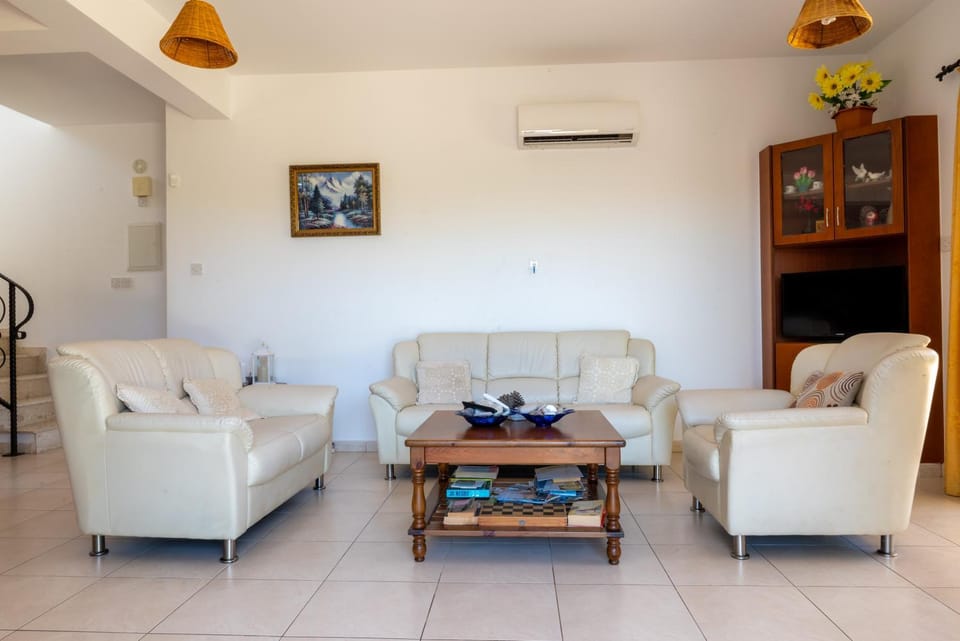 Living room, Seating area, air conditioner