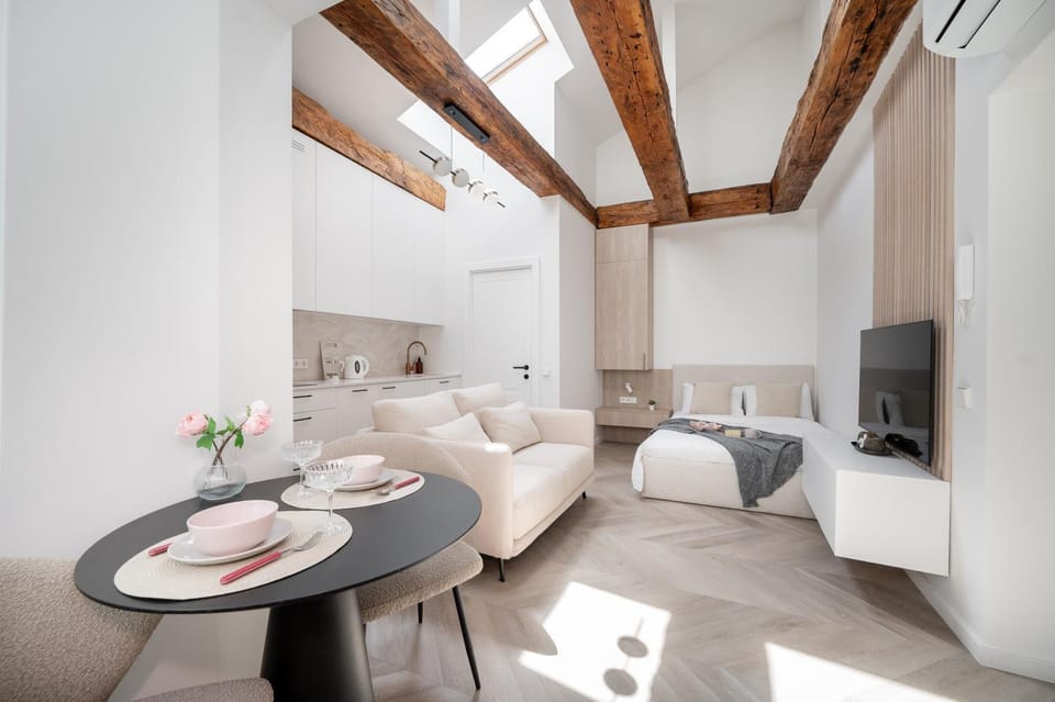 Bed, Dining area
