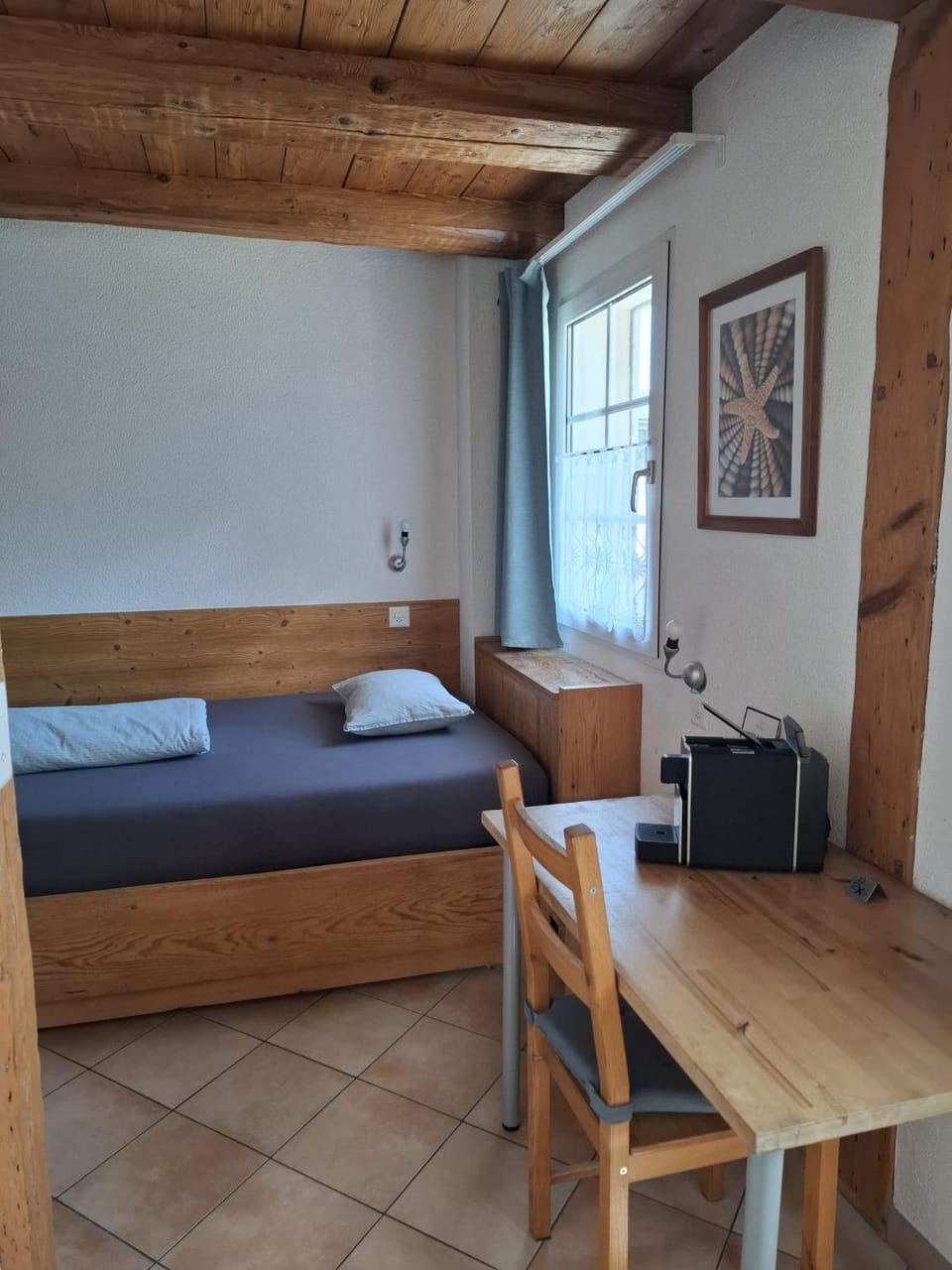 Bed, Photo of the whole room, Dining area, Bedroom