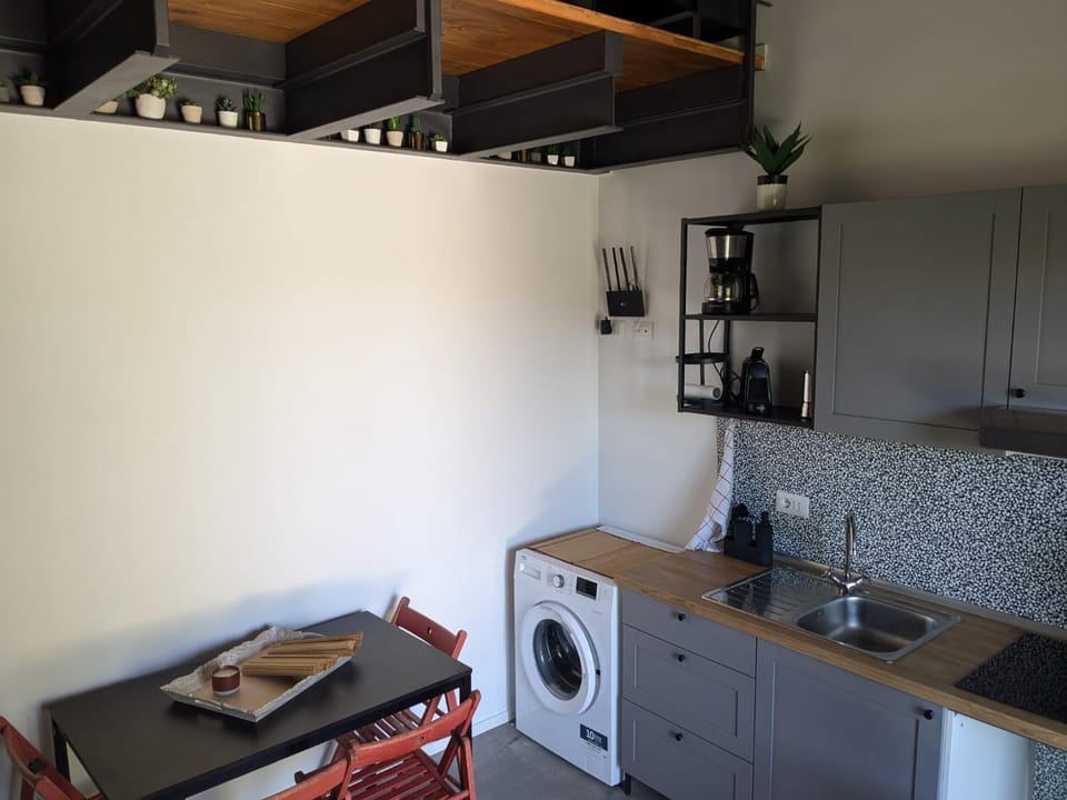 Kitchen or kitchenette, Seating area