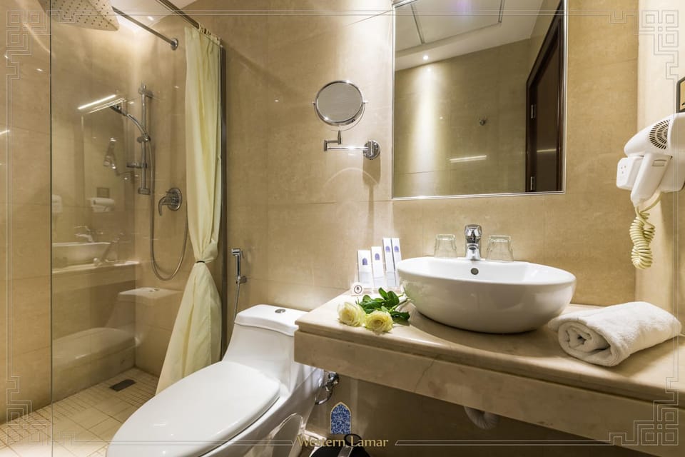 Shower, Toilet, Bathroom, bidet, towels