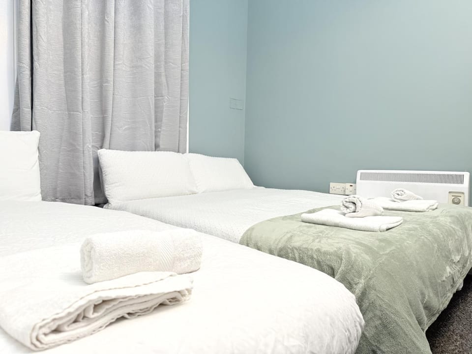 Bed, Photo of the whole room, Bedroom, towels