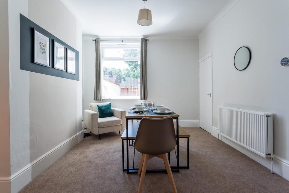Ideal 3BR for Contractors & Families, Stockton Apartment in England