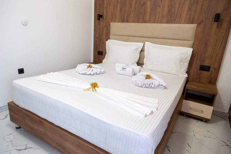 Bed, Bedroom, towels, wardrobe