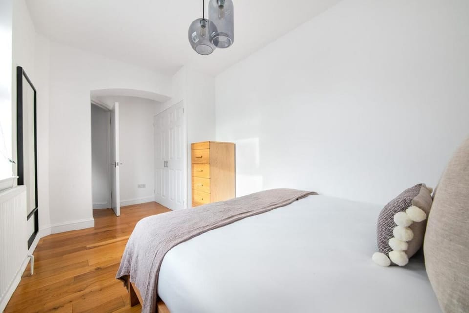 1 bedroom flat in Hyde Park Apartment in City of Westminster