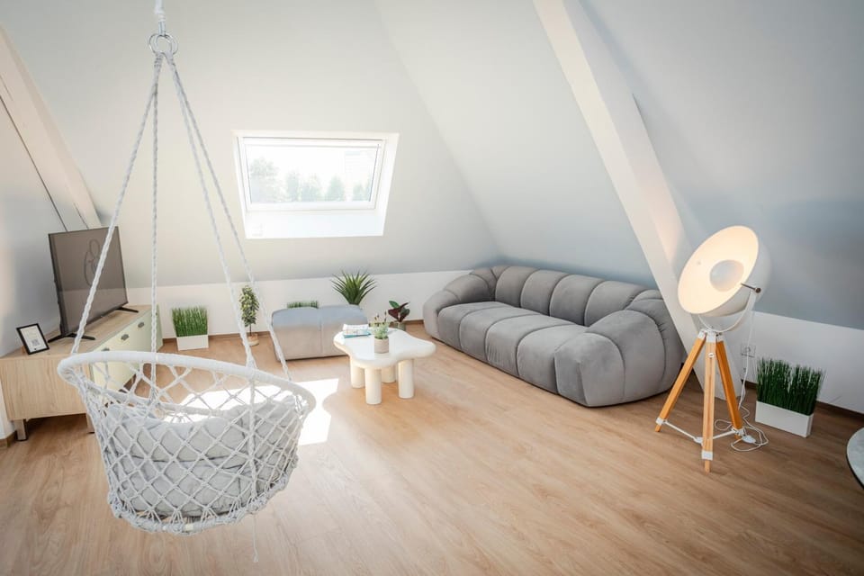 Up, Proche Basel, Loft Sous Combles & Vue Apartment in Weil am Rhein