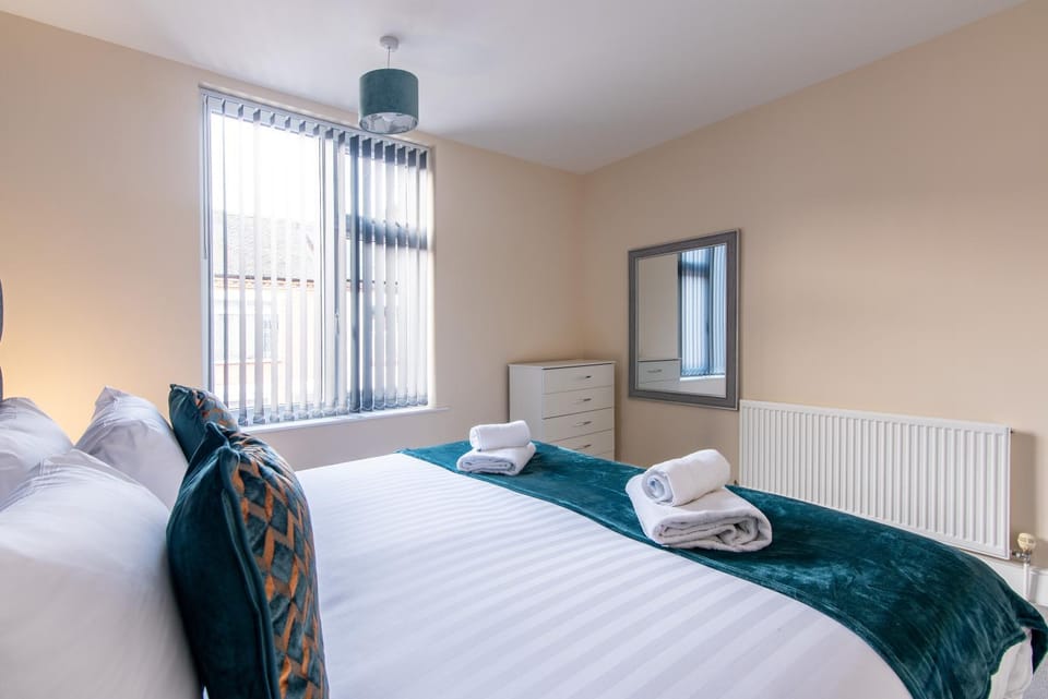 Bed, Photo of the whole room, towels