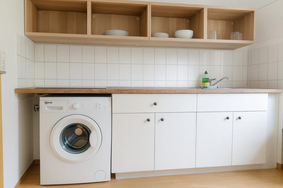 Kitchen or kitchenette, washing machine, dryer