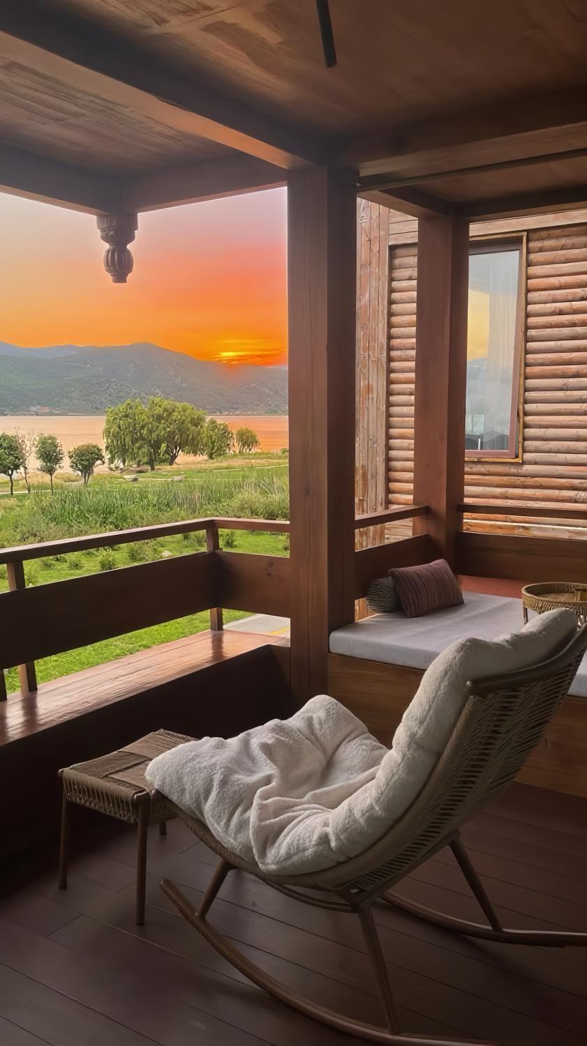 Balcony/Terrace, Mountain view