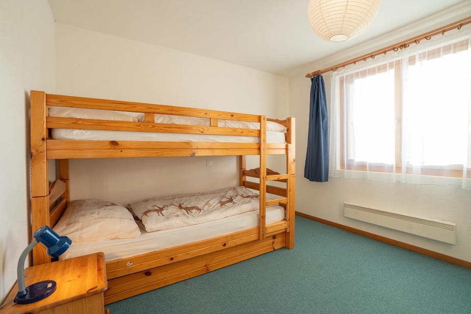 Bedroom, bunk bed