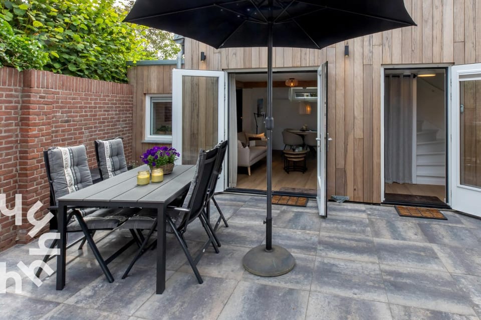 Property building, Balcony/Terrace, Dining area