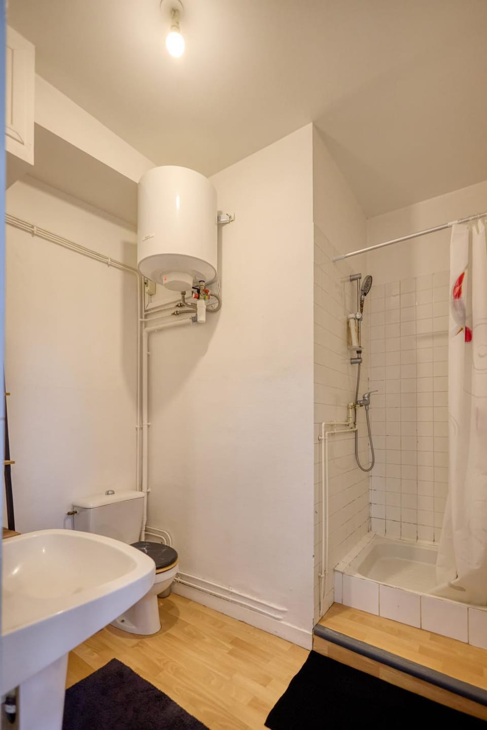 Shower, Toilet, Bathroom, towels