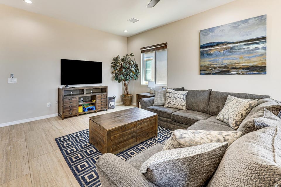 Mtn-View Home w/ Patio, 3 Mi to Colorado River! House in Mohave Valley
