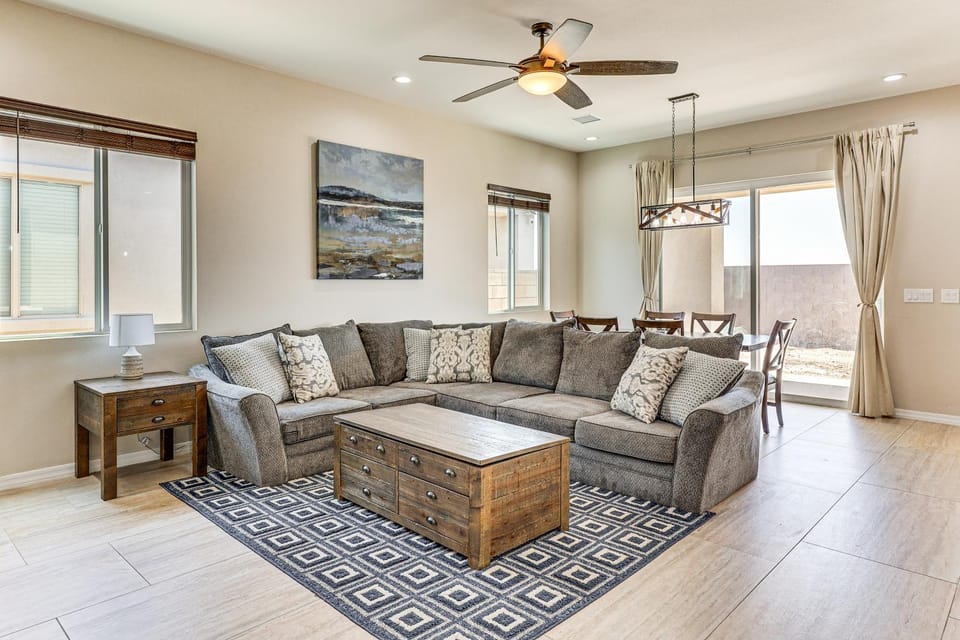 Mtn-View Home w/ Patio, 3 Mi to Colorado River! House in Mohave Valley