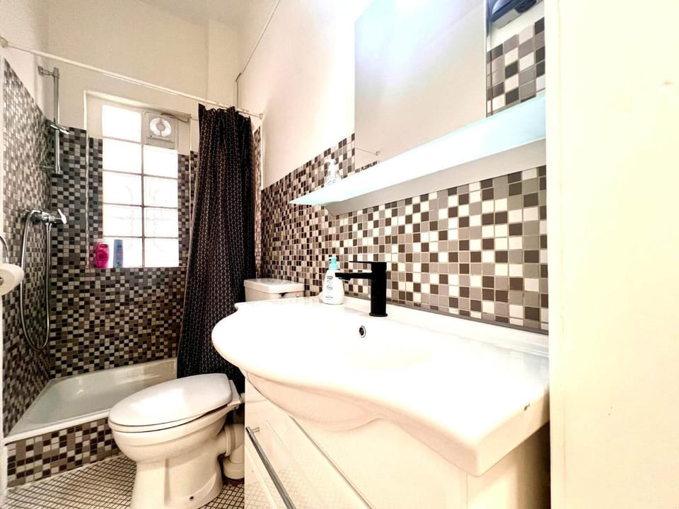 Shower, Toilet, Bathroom, Bath