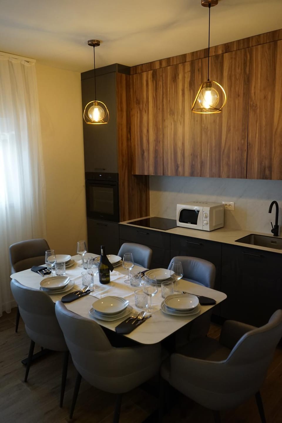 Kitchen or kitchenette, Seating area, Dining area