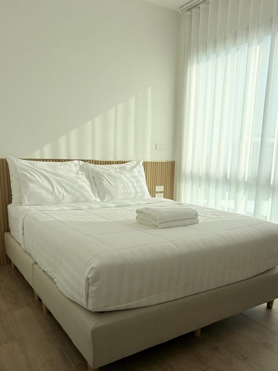 Bed, Photo of the whole room, Bedroom, towels