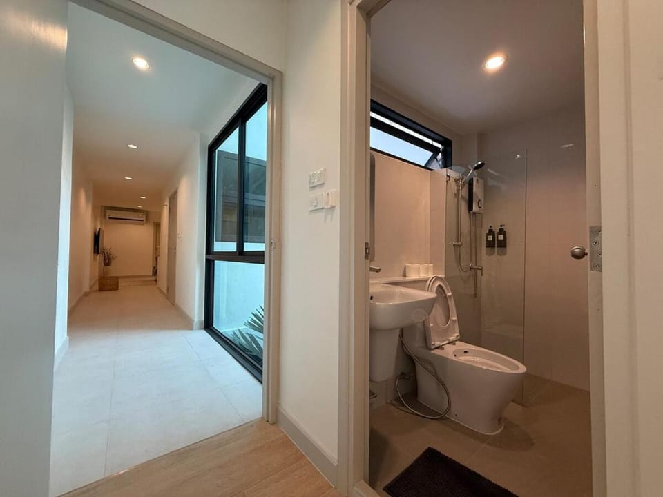 Shower, Toilet, Bathroom, Photo of the whole room, bidet