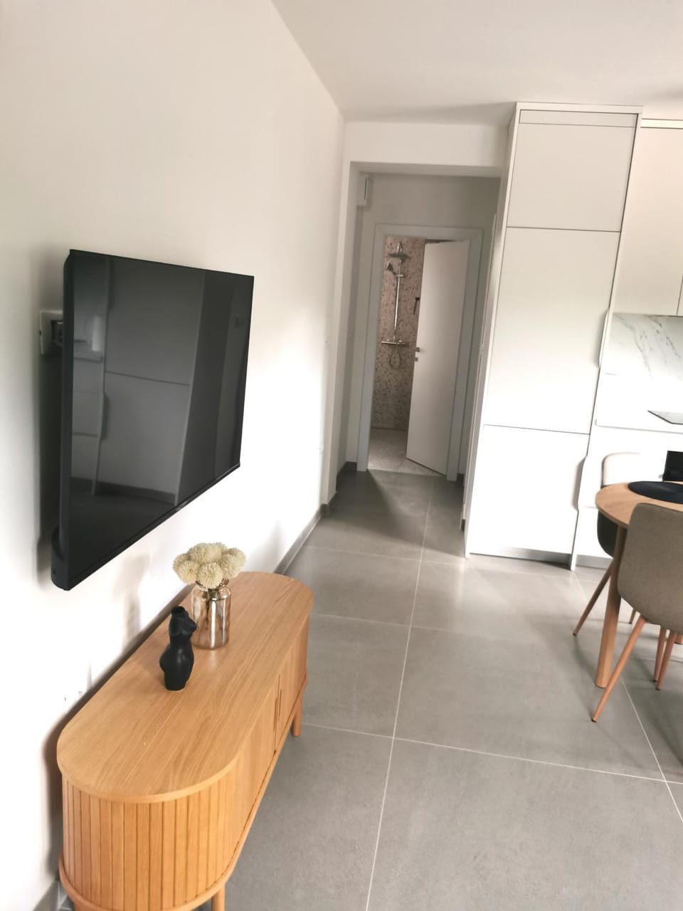TV and multimedia, Dining area
