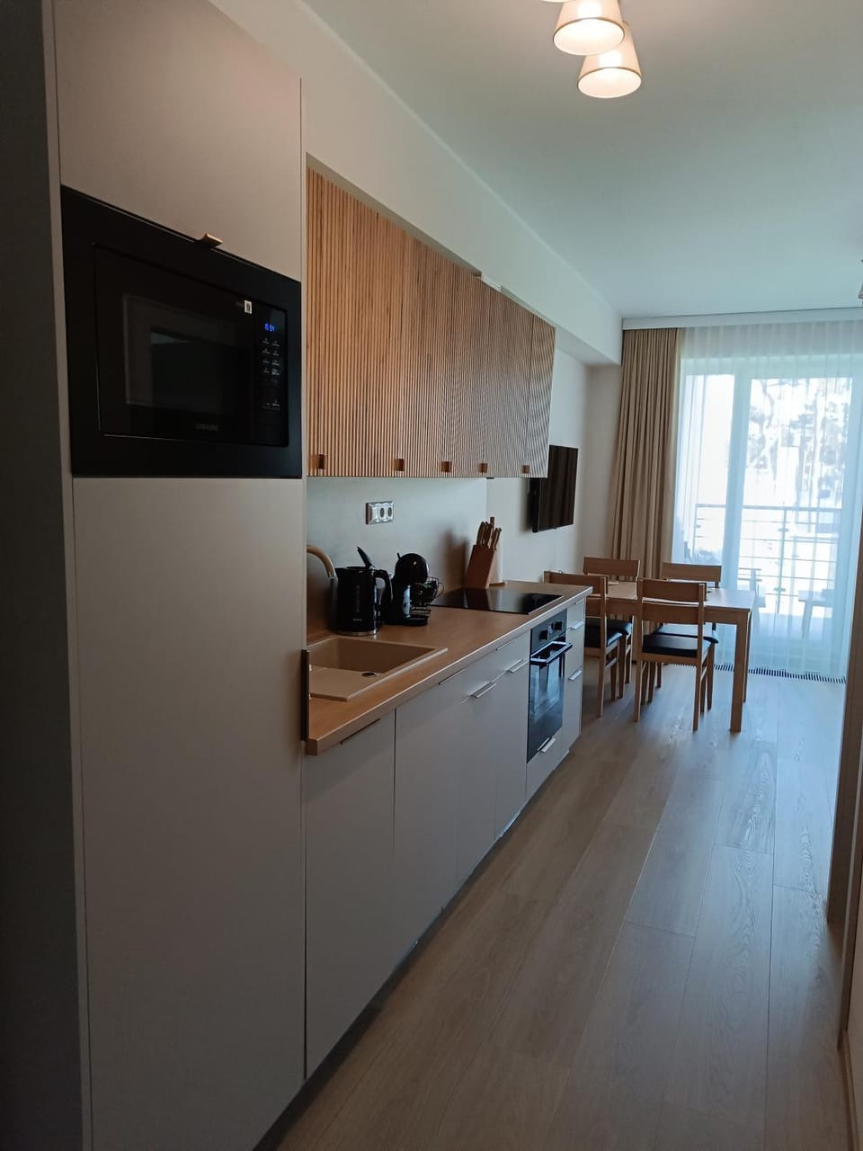 Coffee/tea facilities, Kitchen or kitchenette, Dining area, dishwasher, oven, stove