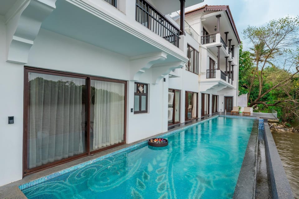 Property building, Swimming pool