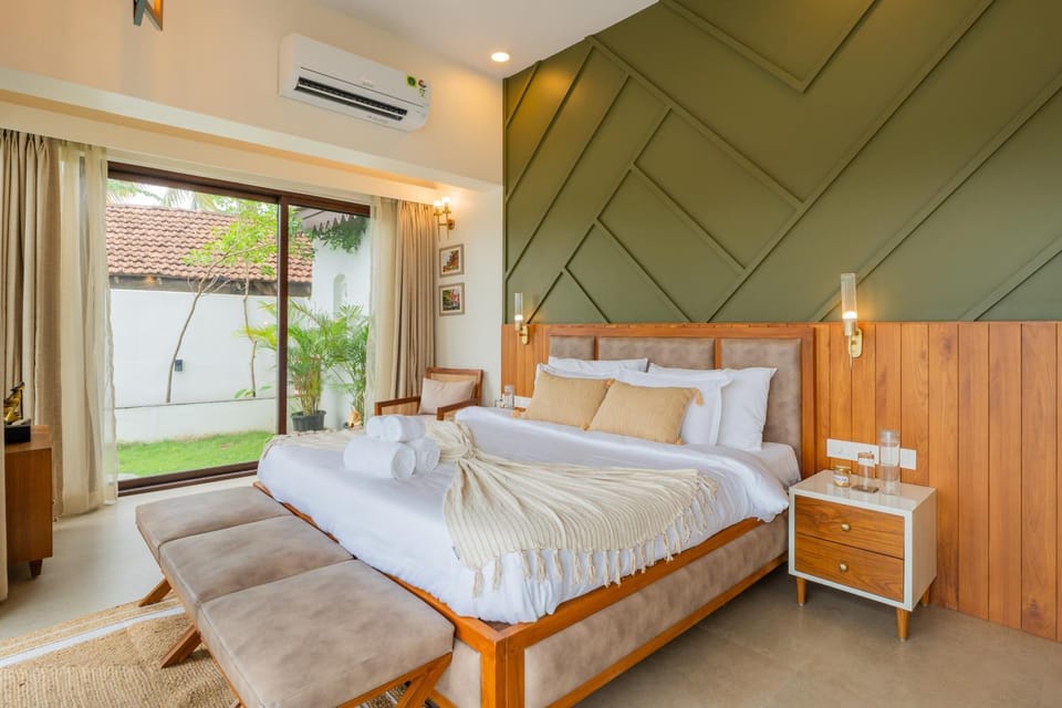 Photo of the whole room, Bedroom