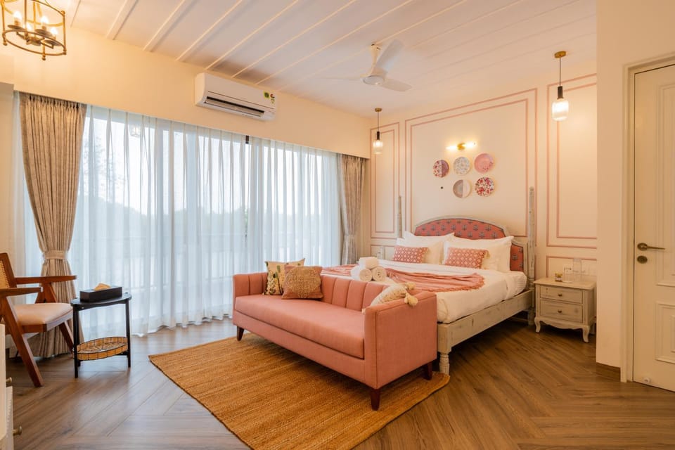 Photo of the whole room, Bedroom