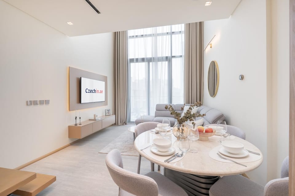 TV and multimedia, Living room, Seating area, Dining area