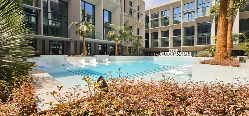 Property building, Day, Swimming pool, sunbed