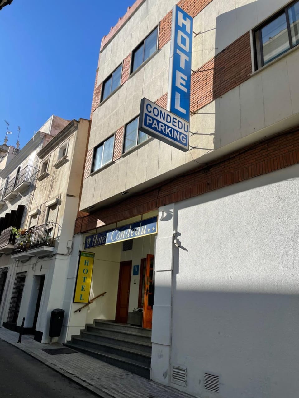 Property building, Facade/entrance, Property logo or sign