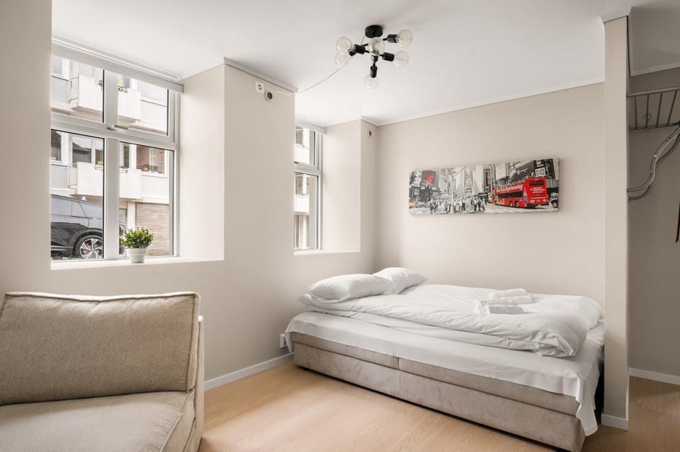 Bed, Living room