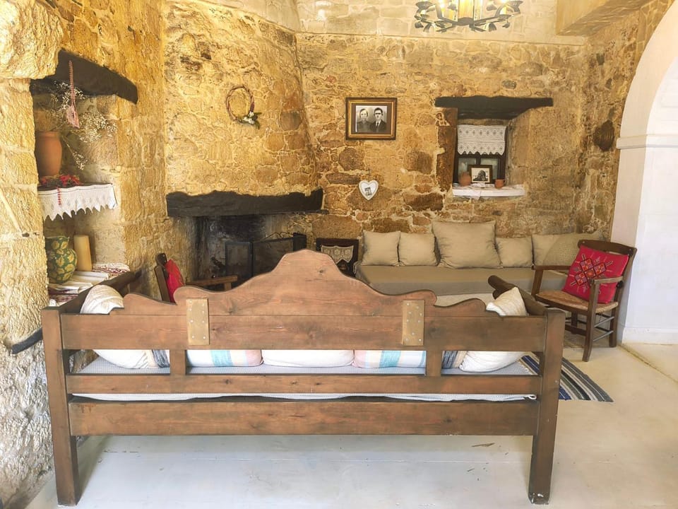 Seating area, fireplace